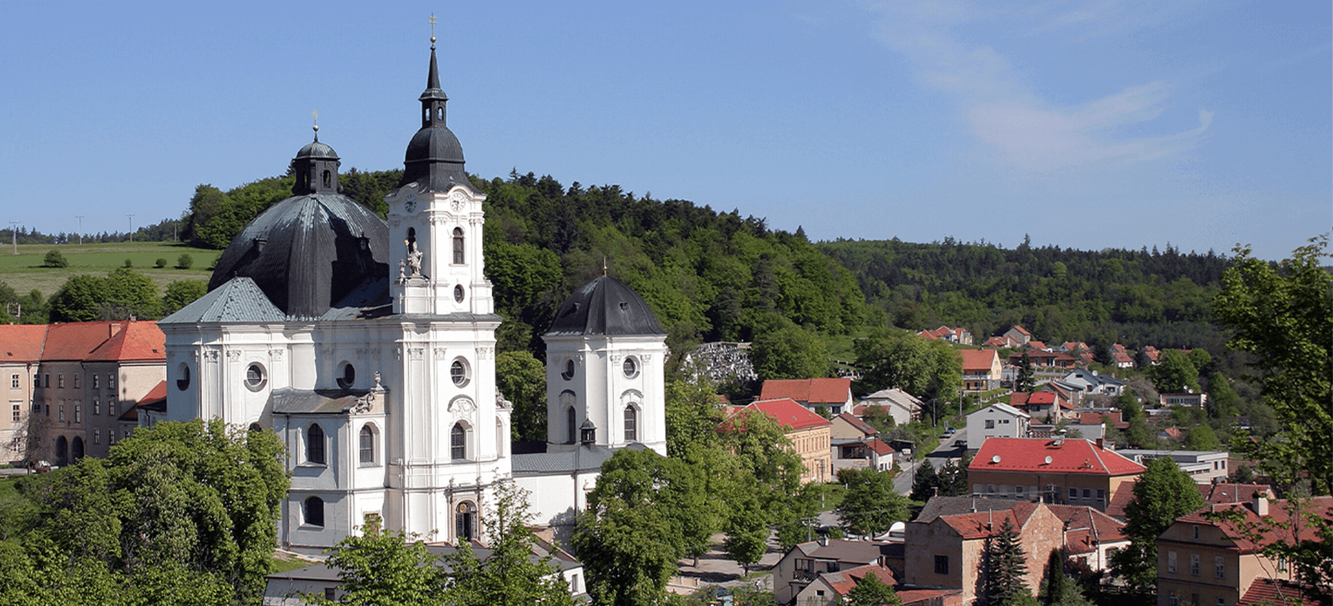 Poutníkům jsou ve Křtinách dveře vždy otevřeny!